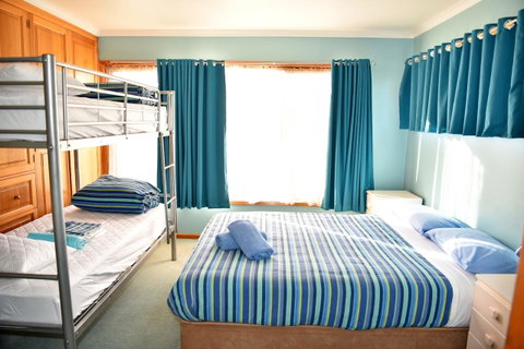 Bicheno Backpackers - Tourism Guide 13
