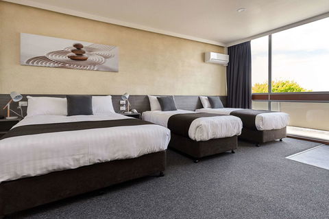 Bayside Hotel - Travel Search 18