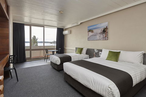 Bayside Hotel - Travel Search 19
