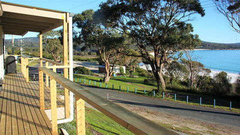 KINGFISHER COTTAGE Beachfront At The Binalong Bay - Tourism Guide 8