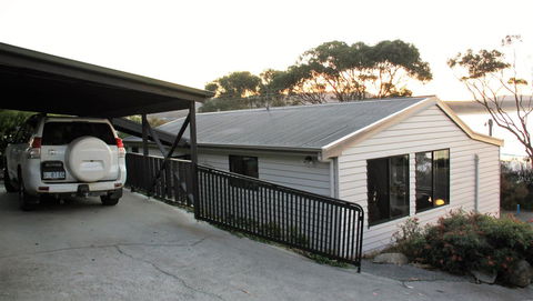 KINGFISHER COTTAGE Beachfront At The Binalong Bay - Tourism Guide 21