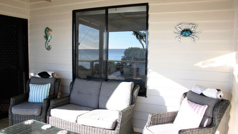 KINGFISHER COTTAGE Beachfront At The Binalong Bay - Tourism Guide 7