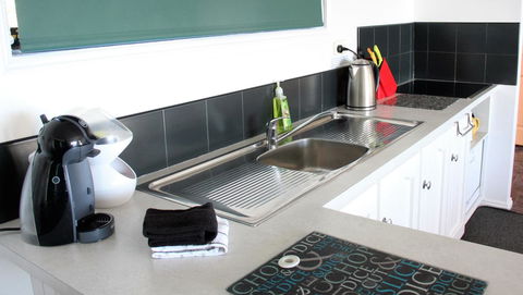 KINGFISHER COTTAGE Beachfront At The Binalong Bay - Tourism Guide 18