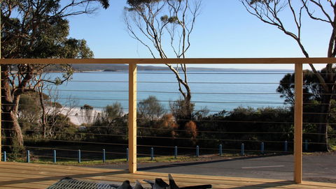 KINGFISHER COTTAGE Beachfront At The Binalong Bay - Tourism Guide 6