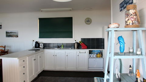 KINGFISHER COTTAGE Beachfront At The Binalong Bay - Tourism Guide 20