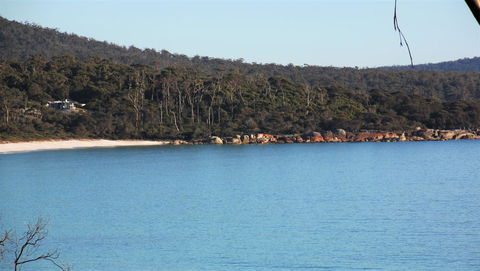 KINGFISHER COTTAGE Beachfront At The Binalong Bay - Tourism Guide 12