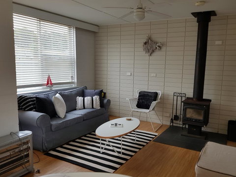 Beach Hut Scamander - Tourism Guide 9