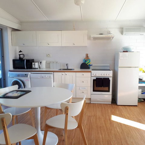 Beach Hut Scamander - Tourism Guide 3