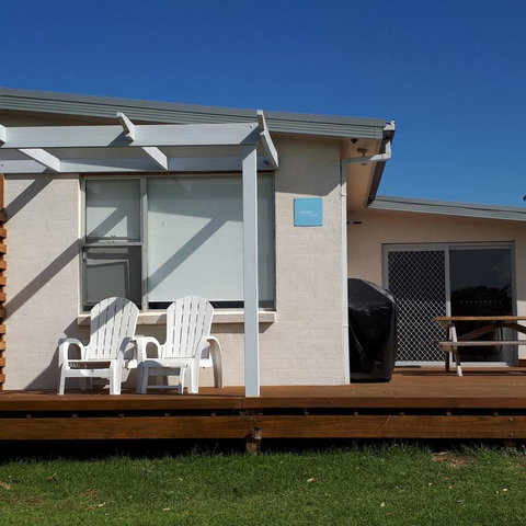 Beach Hut Scamander - Tourism Guide 2
