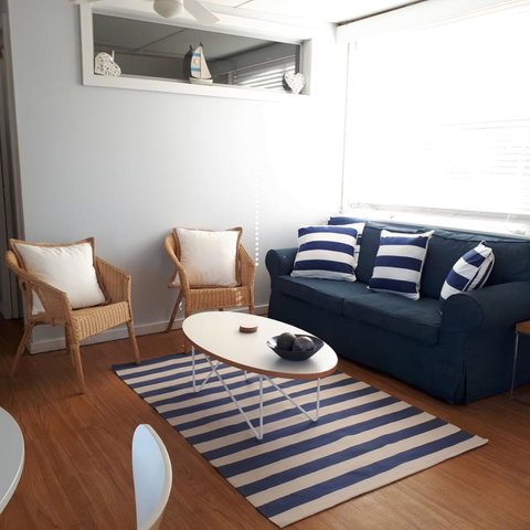 Beach Hut Scamander - Tourism Guide 1