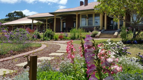 Orana House - Tourism Guide 6