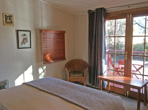 Platypus Playground Riverside Cottage - Travel Search 2