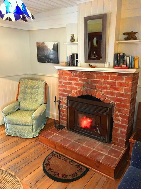 Platypus Playground Riverside Cottage - Travel Search 6