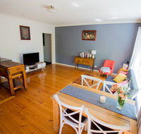 Flora Hill Creek Views - Travel Agents