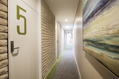 Nightcap At Sandringham Hotel - Travel Search 15