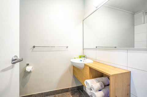 Nightcap At Keysborough Hotel - Tourism Guide 3