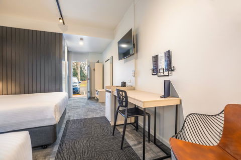 Nightcap At Keysborough Hotel - Tourism Guide 18