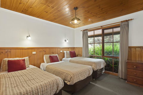 Apollo Bay Cottages - Tourism Guide 3