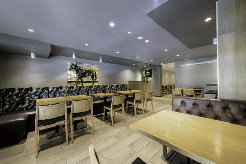 Brady Hotels Central Melbourne - Tourism Guide 15