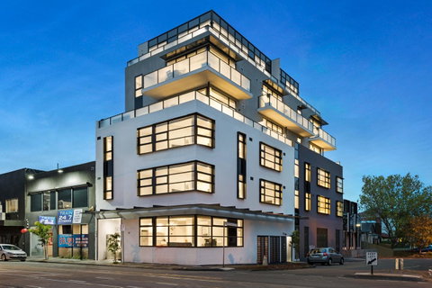 The Hamptons Apartments - St Kilda - Tourism Guide 0