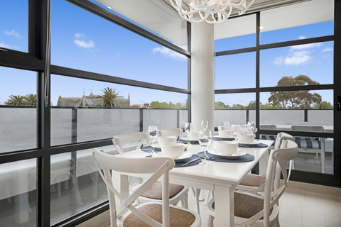 The Hamptons Apartments - St Kilda - Tourism Guide 23