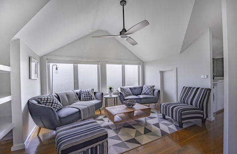 Bayview Loft - Travel Agents 1