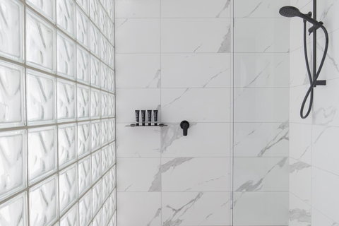 Brady Hotels Jones Lane - Tourism Guide 17