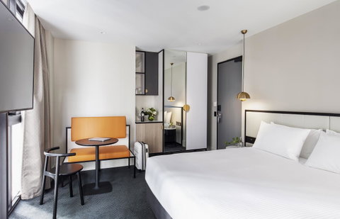 Brady Hotels Jones Lane - Tourism Guide 6