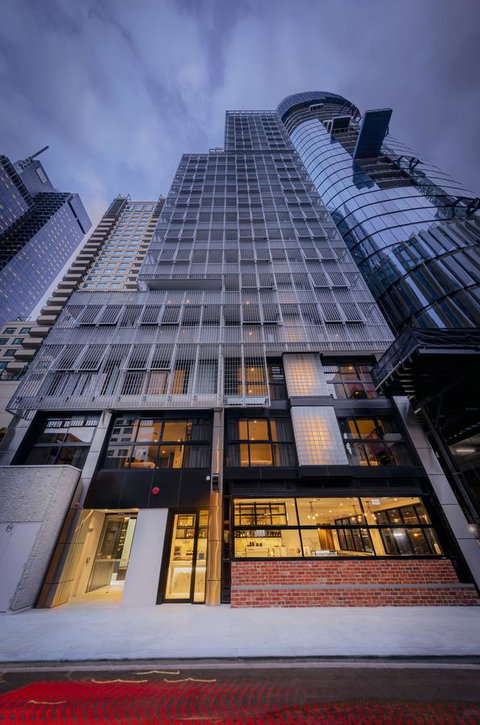 Brady Hotels Jones Lane - Tourism Guide 1