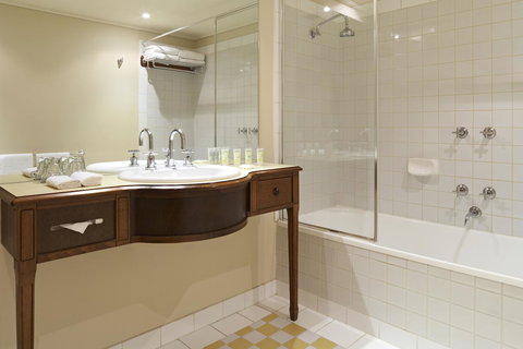 Grand Hotel Melbourne - Tourism Guide 26