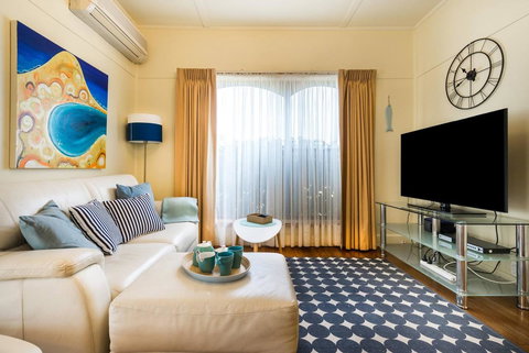 Nautique Beach House - Travel Agents 3