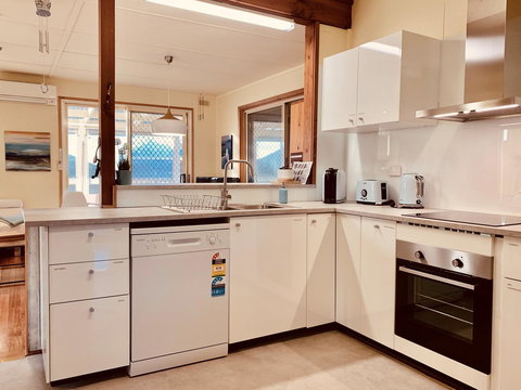 Nautique Beach House - Travel Agents 13