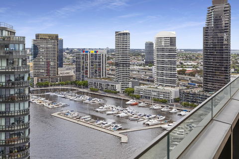 Best Views On Collins - Cruises Travel 16