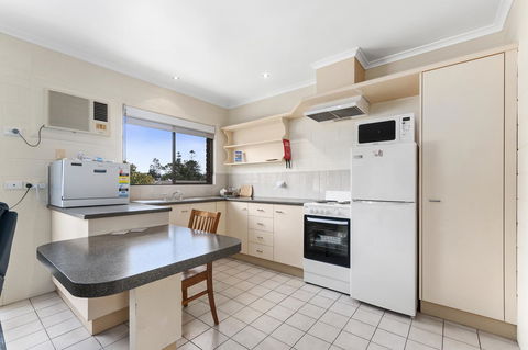 Allambi Holiday Apartments - Tourism Guide 2