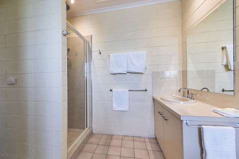 Allambi Holiday Apartments - Tourism Guide 28