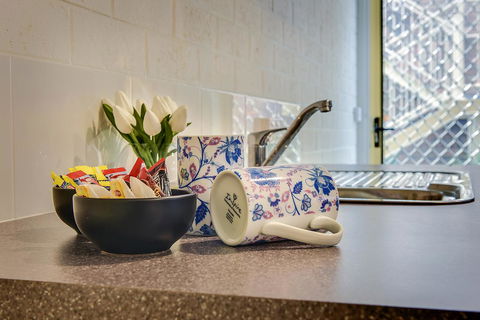 Allambi Holiday Apartments - Tourism Guide 32