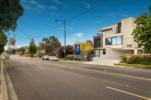 Whitehorse Apartments Hotel - Travel Search 35