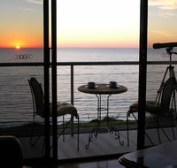 Clifftop Portland Vic - Cruises Travel
