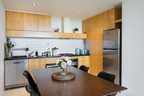 La Maison - Great View, Free Parking, Pool, Gym, Perfectly Located 2BR Apartment - Tourism Guide 12