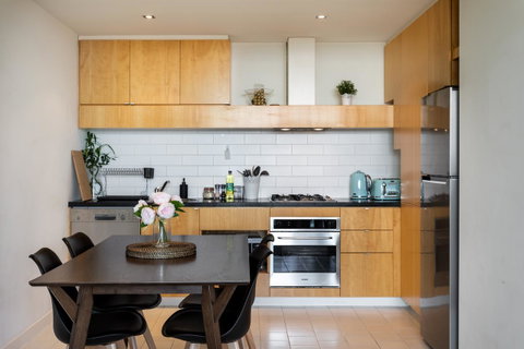 La Maison - Great View, Free Parking, Pool, Gym, Perfectly Located 2BR Apartment - Tourism Guide 14