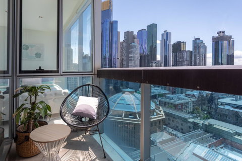 La Maison - Great View, Free Parking, Pool, Gym, Perfectly Located 2BR Apartment - Tourism Guide 17