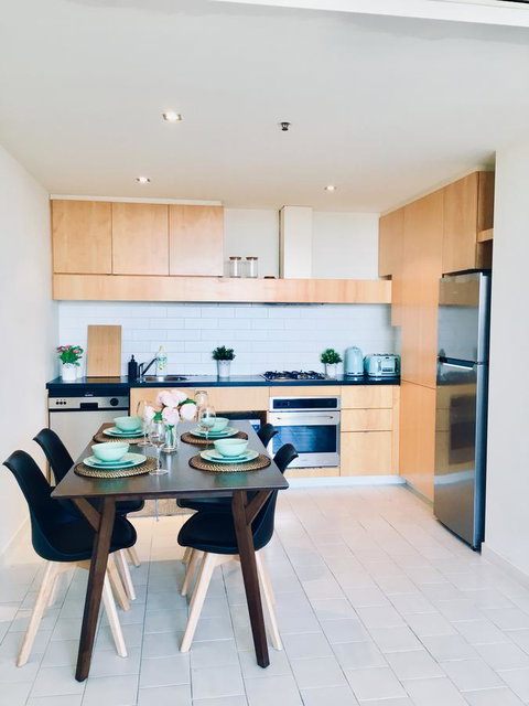 La Maison - Great View, Free Parking, Pool, Gym, Perfectly Located 2BR Apartment - Tourism Guide 20