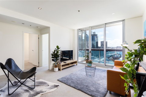 La Maison - Great View, Free Parking, Pool, Gym, Perfectly Located 2BR Apartment - Tourism Guide 2