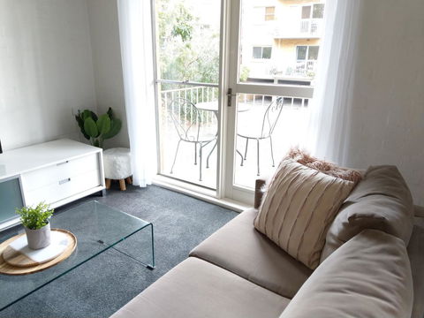 North Melbourne Retreat - Tourism Guide 11