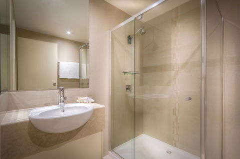 BEST WESTERN PLUS Travel Inn - Tourism Guide 34