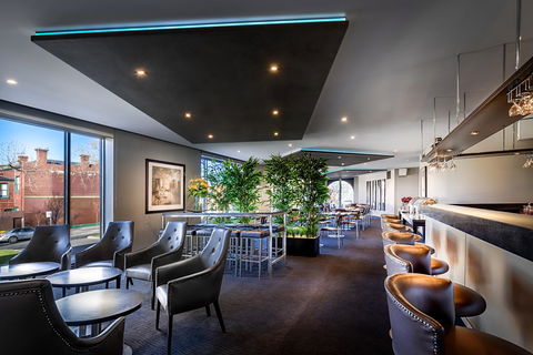 BEST WESTERN PLUS Travel Inn - Tourism Guide 8