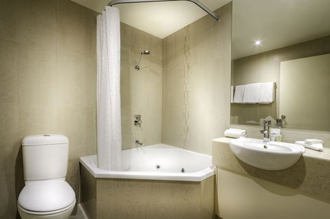 BEST WESTERN PLUS Travel Inn - Tourism Guide 44