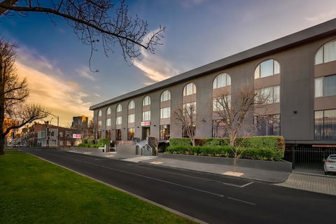 BEST WESTERN PLUS Travel Inn - Tourism Guide 7