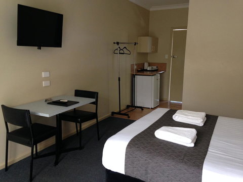 Robinvale Bridge Motel - Travel Agents 13