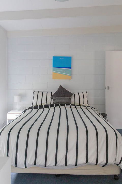 Prom Coast Apartments - Travel Search 0